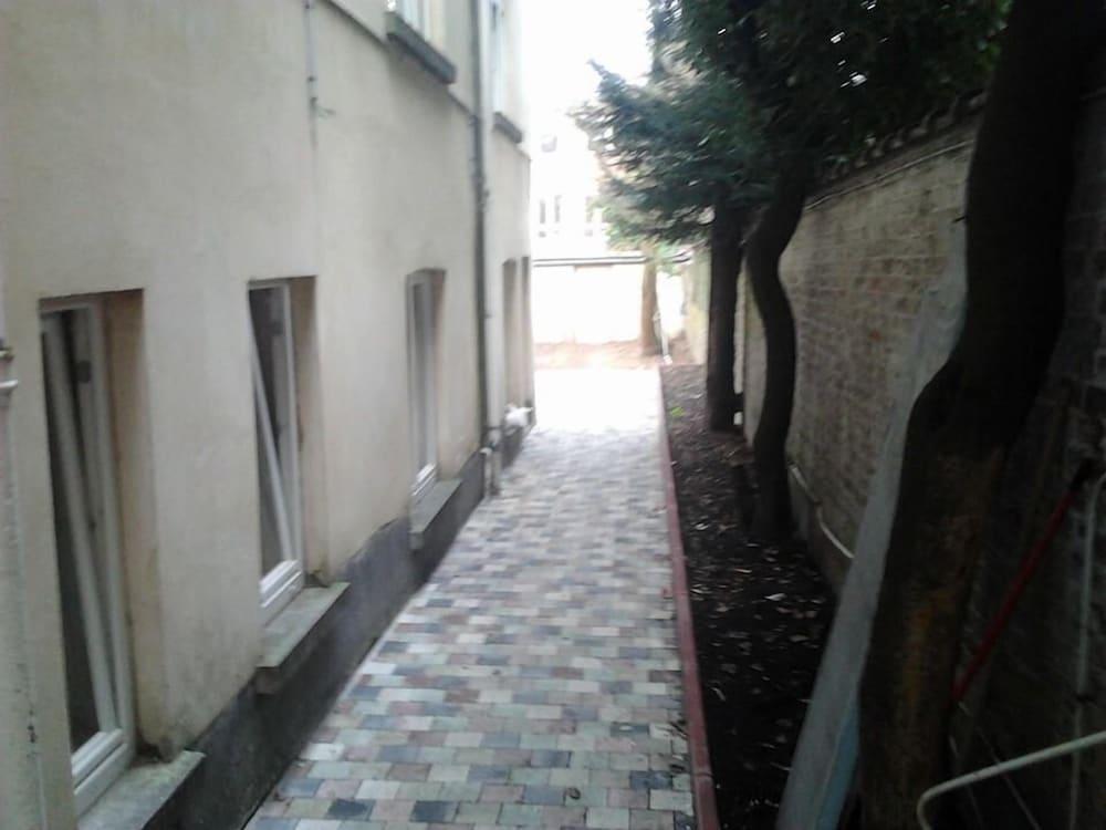 Hostel Louise Ixelles Exterior photo